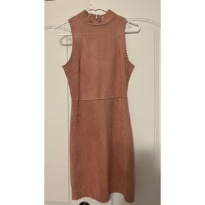 Velvet, fitted dress in mauve color